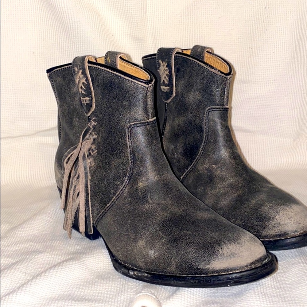 Very volatile boots